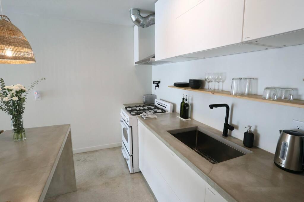 Concrete Suite 5 Min Walk To Shands Uf Gainesville Exteriör bild