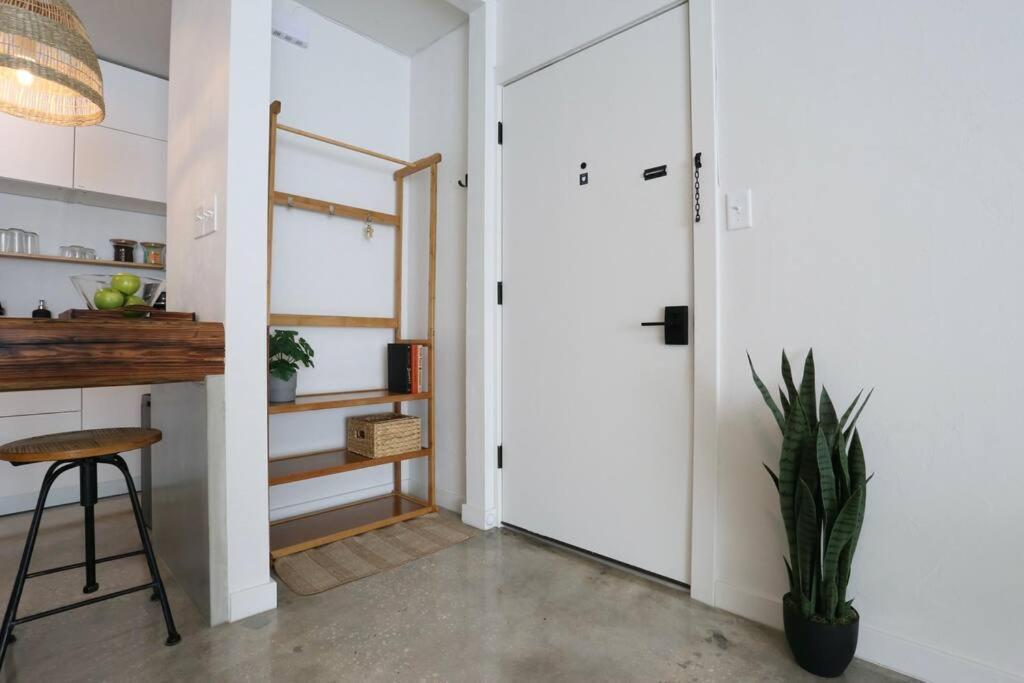 Concrete Suite 5 Min Walk To Shands Uf Gainesville Exteriör bild
