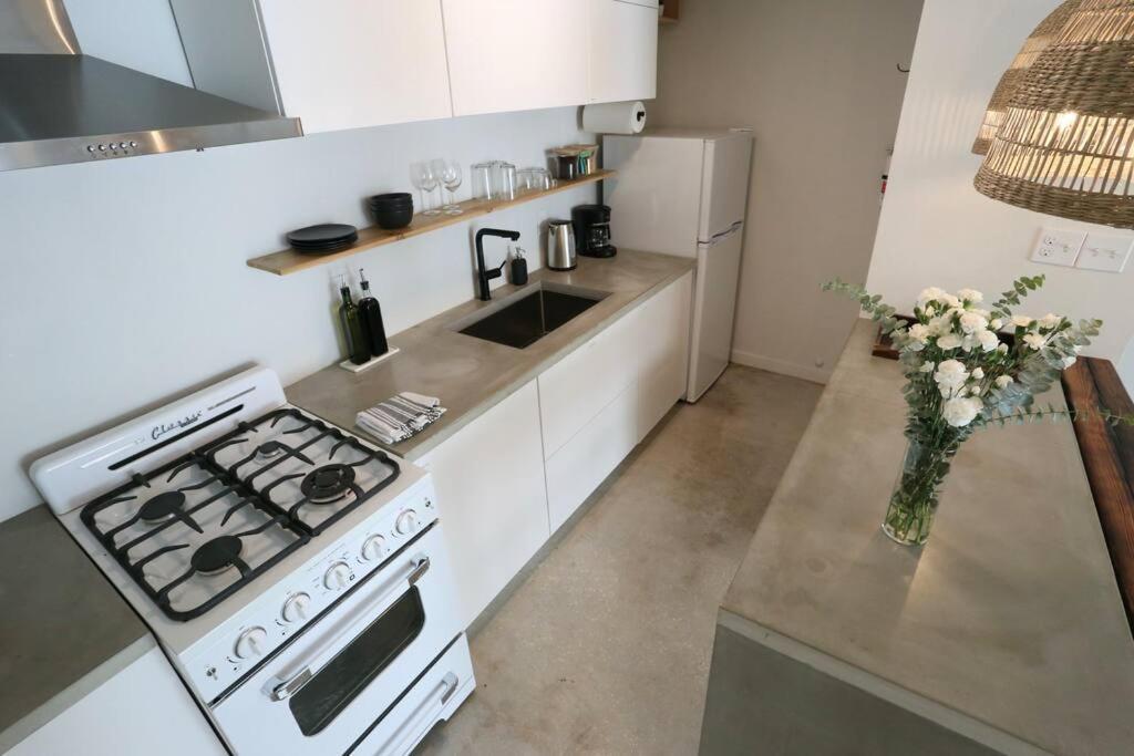 Concrete Suite 5 Min Walk To Shands Uf Gainesville Exteriör bild